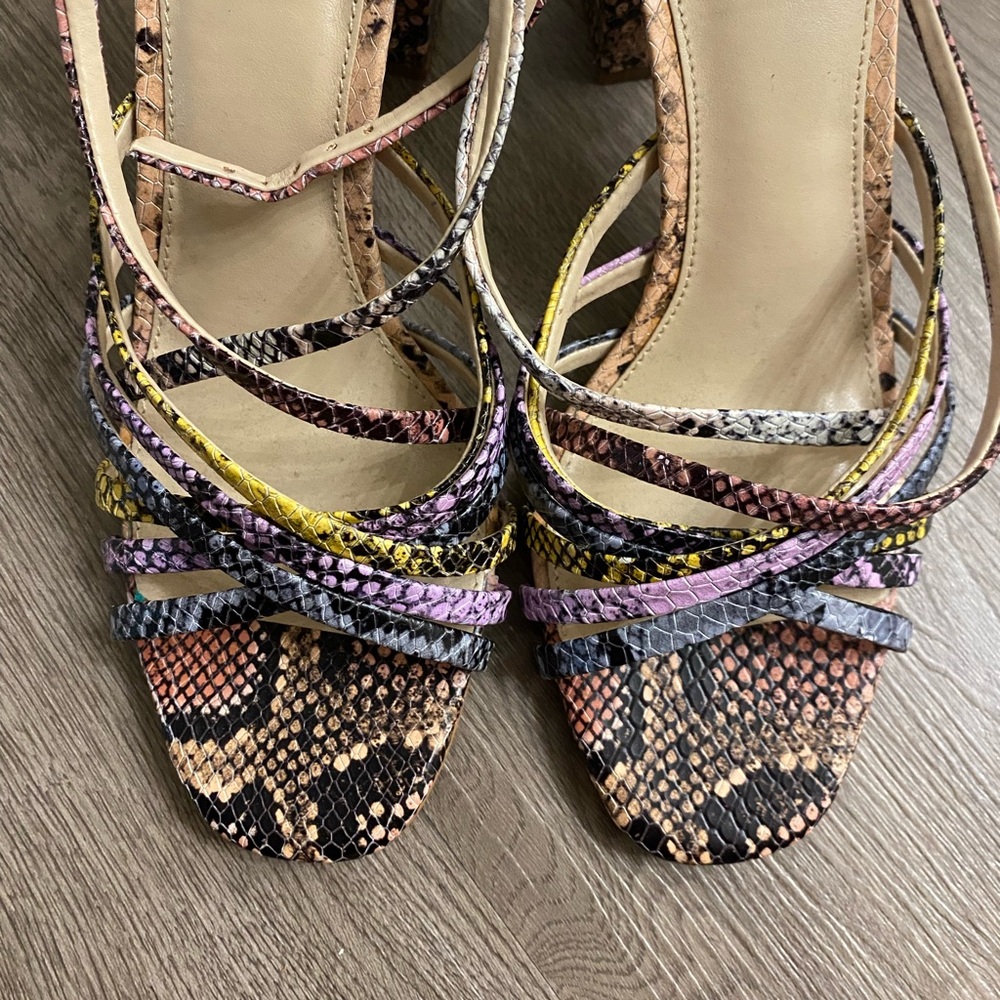 Vince Camuto snakeskin heel size 8.5 - Picture 4 of 9